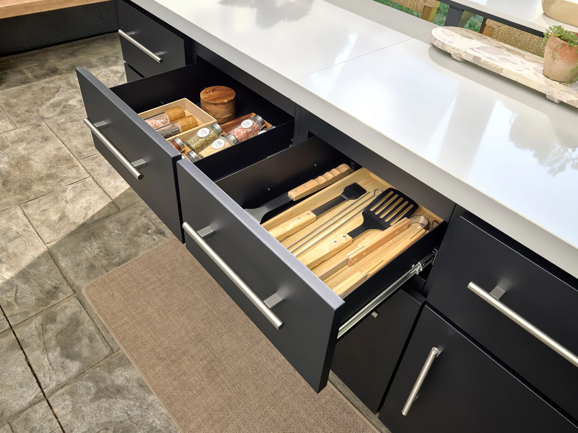 Emory | Corner Outdoor Kitchen Island with Bar Seating & Built-In Griddle – Right - Image 10