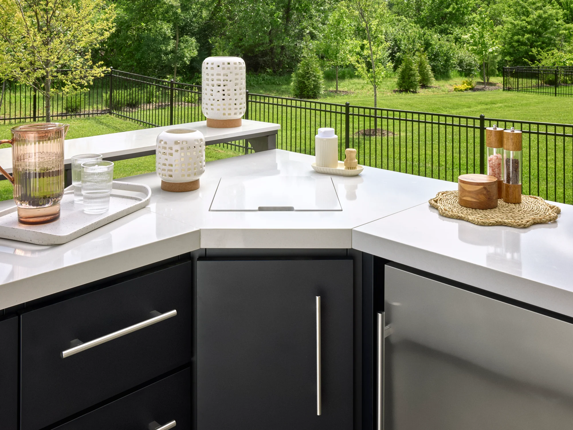 Emory | Corner Outdoor Kitchen Island with Bar Seating & Built-In Griddle – Right - Image 6