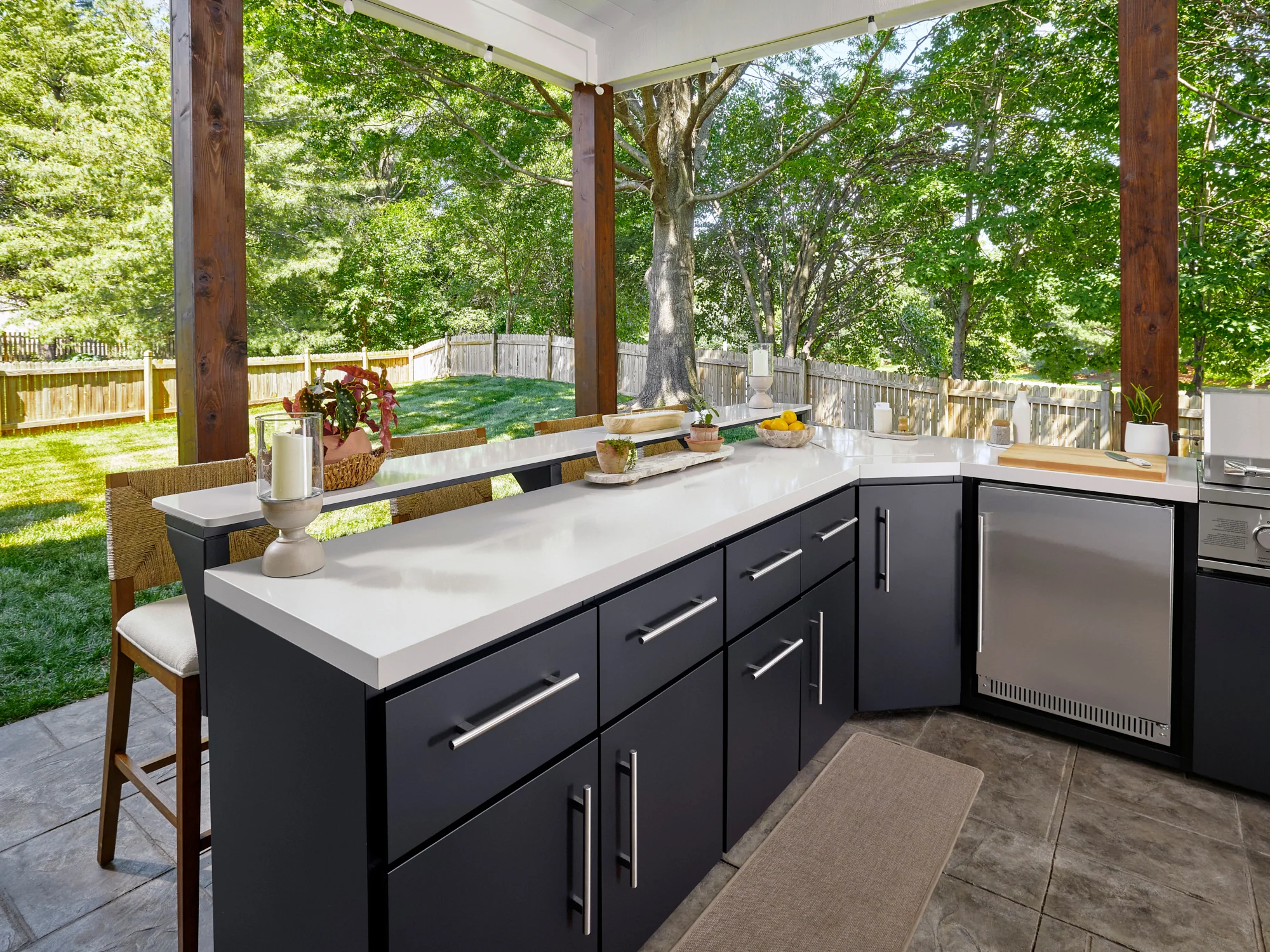 Emory | Corner Outdoor Kitchen Island with Bar Seating & Built-In Griddle – Right - Image 8