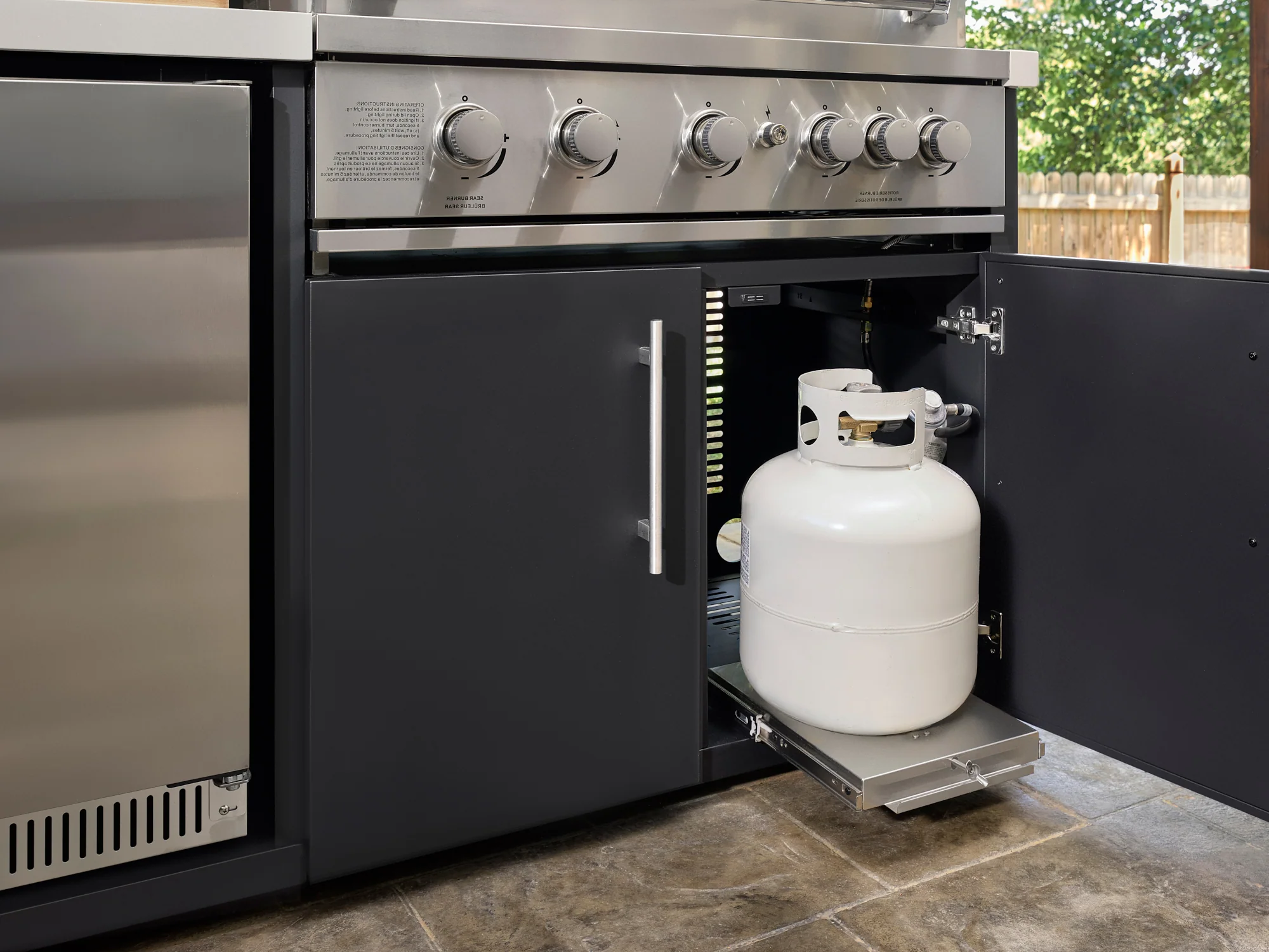 Emory | Corner Outdoor Kitchen Island with Bar Seating & Built-In Griddle – Right - Image 12
