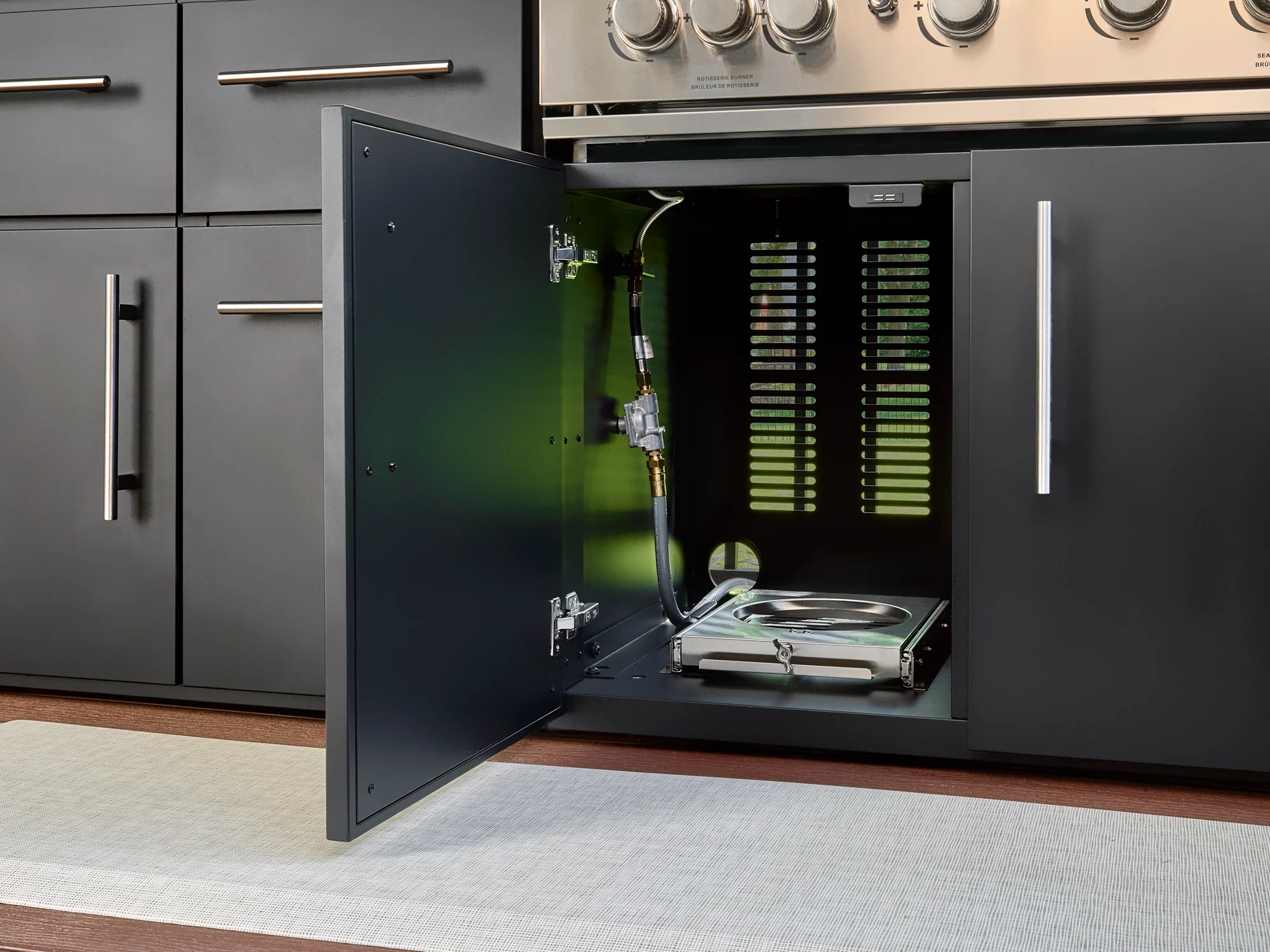 Lancaster | L-Shape Outdoor Kitchen with Built-In Griddle & Pizza Oven - Image 11