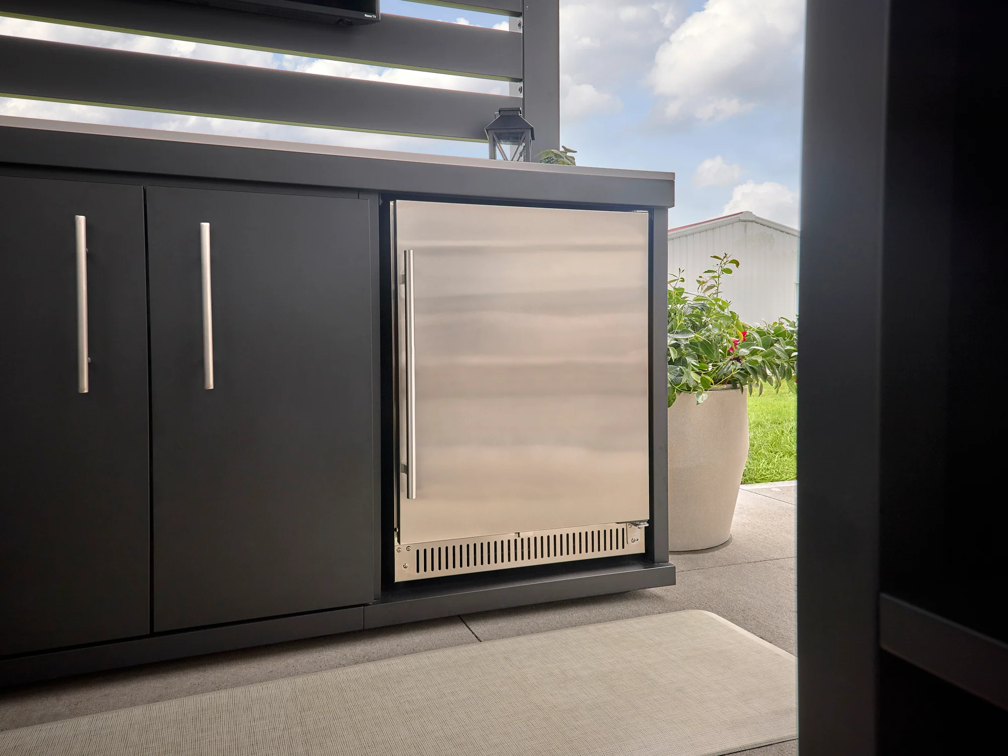 Langston | Covered Walk-In Outdoor Kitchen with Built-In Griddle & Pizza Oven - Image 8